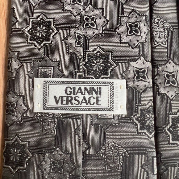 GIANNI VERSACE 100% silk tie silver grey Medusa geometric print Made in Italy - Picture 5 of 7